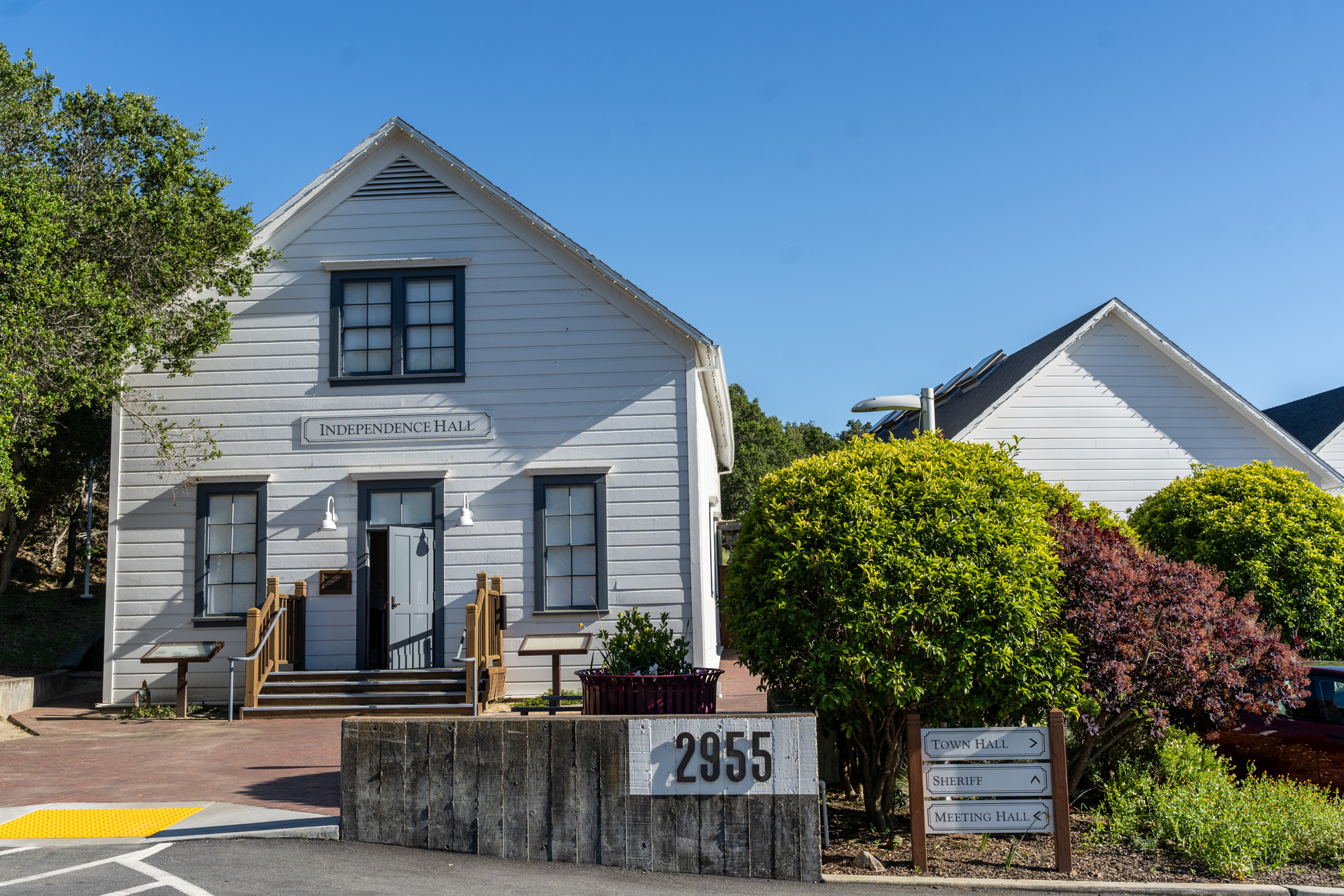 Donors pony up $2.5 million to beautify Woodside Road medians - The Almanac